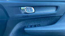 Volvo XC40 2.0 B4P Plus Black Edition 5dr Auto Petrol Estate